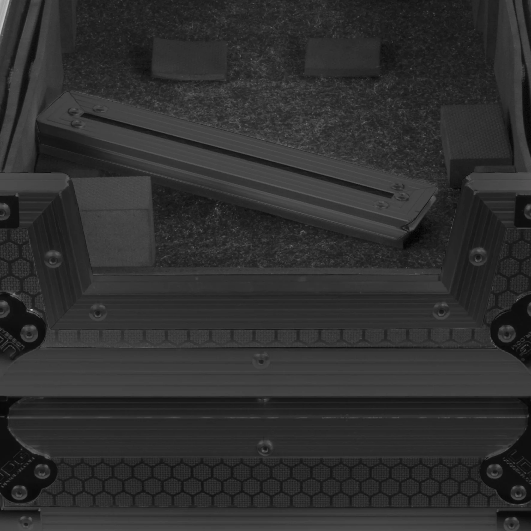 UDG U91087BL Ultimate Flight Case Pioneer Dj OPUS-QUAD Black Plus x Controller - Image 4