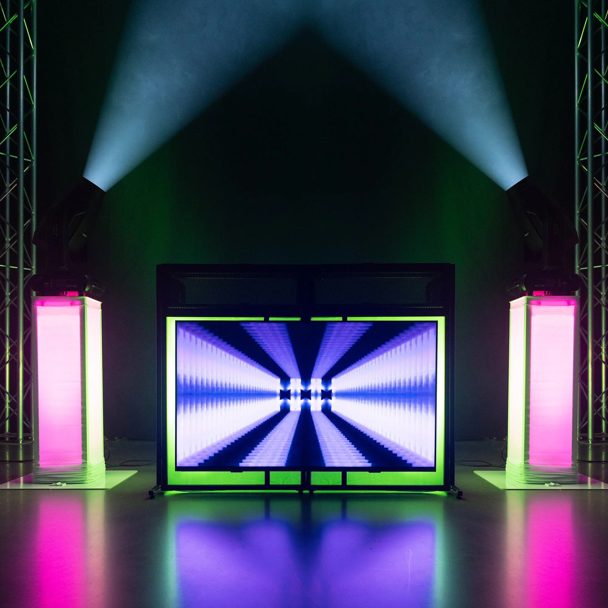 Vonyx DB6 Foldable DJ-Booth System Pro with TV Bracket Banco DJ con supporto TV - Image 2